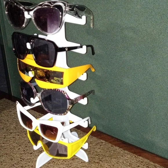 Bargain Bundle of Six Pair of Sunglasses - Picture 2 of 9